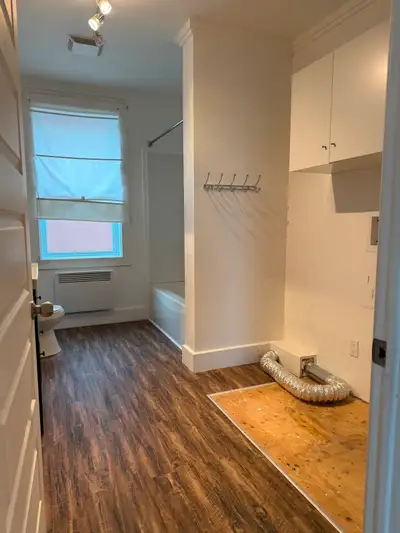 Situé au 3ème étage d'un immeuble de 3 logements. -Fraîchement peinturé -2 grandes chambres -Non cha...