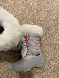 Girls size 9 snow boots 