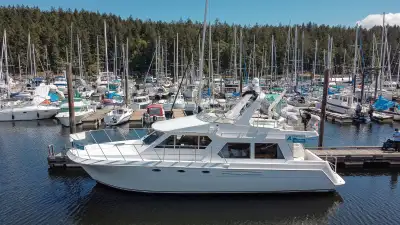 FOR SALE: 2000 Navigator 4800 Classic Yacht (Boathouse Kept) Luxury • Performance • Timeless Design...
