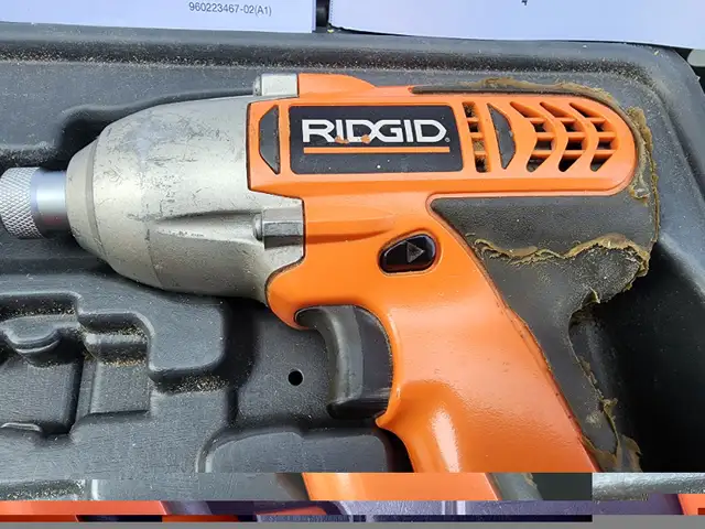 Ridgid R82320 Bit Driver Kit W 2 Batteries Charges & Hard Case in Power Tools in Windsor Region - Image 5