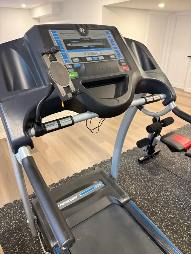 Treadmill and Exercise Bike in Exercise Equipment in Ottawa - Image 4