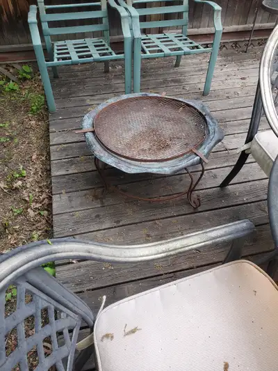 Standing exterior fire place with grill