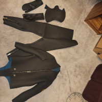 2 Piece Neoprene Wetsuit with Hood and Gloves