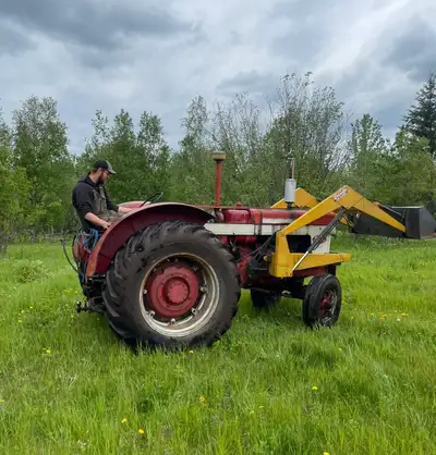Ezee on loader **bucket attachment only** tractor potentially for sale separately (needs work, open...