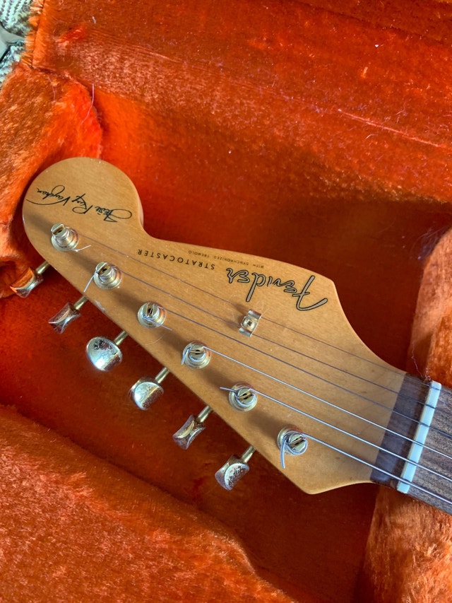 Fender Stevie Ray Vaughan Stratocaster & Case Guitars Winnipeg Kijiji