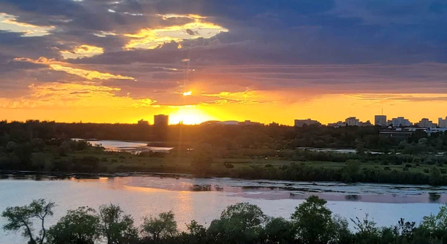 Main Floor Suite in Douglas Park in Long Term Rentals in Regina