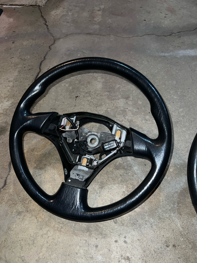 Steering wheel Toyota  in Other in Mississauga / Peel Region - Image 3