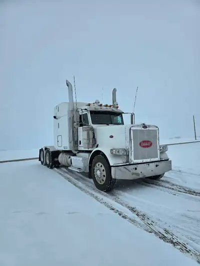 2012 Peterbilt 388 with only 870,381 KM and 17,570 Engine Hours. It has a Cummins ISX engine that is...