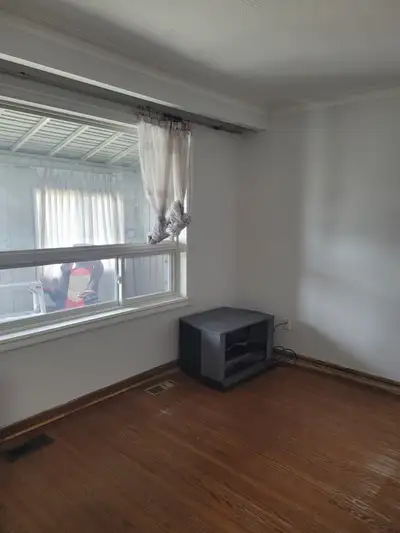 Location!!!Spacious 3 Bedroom Unit In The Heart Of Trendy Parkdale! Brand New Kitchen And Freshly Pa...