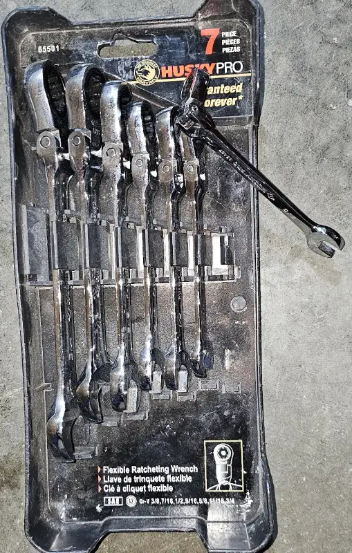 LIKE NEW TOOLS-WRENCHES COMBINATION OPEN & CLOSED RATCHET FLEX in Hand Tools in Calgary - Image 2