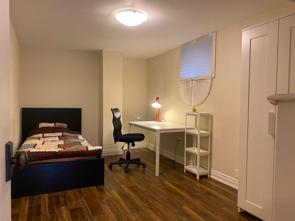 All Inclusive Luxurious Walkout Basement Suite Yonge and Finch 2