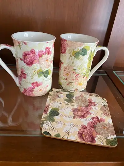 Set of Vintage (1980s) Royal Elfreda floral fine porcelain tea mug featuring pink peonies. Two match...
