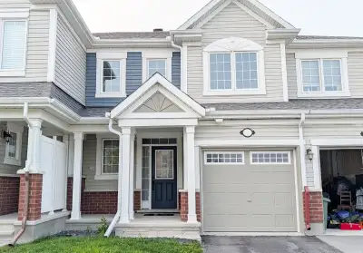 Kanata south 3-bedroom, 2.5 bath townhouse in a family friendly location, close to Lee Boltwood Park...