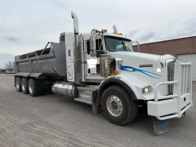 * Cummins ISX * Eaton Fuller 18-speed * Diff lockers * 4.30 gear ratio * Neustar Hardox gravel dump...