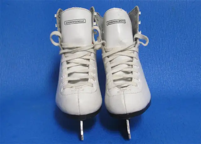 WINNWELL FIGURE SKATES Size-5 (Inner Length 21cm/8.2'') Dwight in Skates & Blades in Muskoka - Image 4