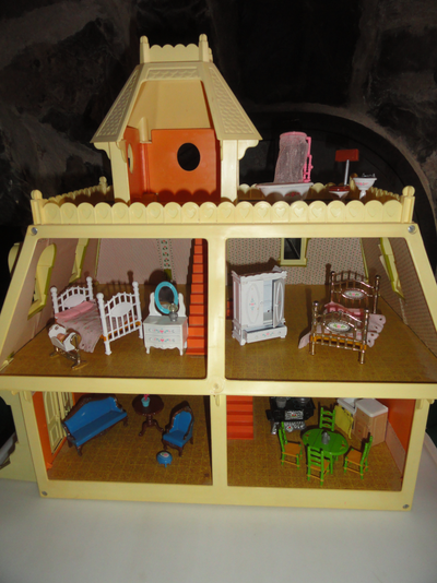 MAISON POUPÉE DE LUXE VINTAGE  1980, View more