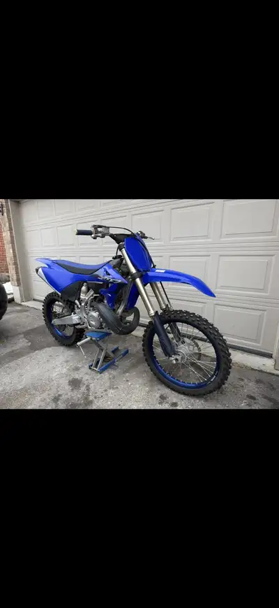 2023 yz250x Maybe 40 hrs on bike All it Needs is new rear tire Asking 7500$
