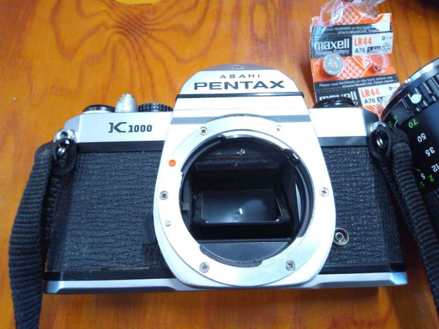 Pentax K1000 + 3 lenses and flash, sell or swap for DSLR in Cameras & Camcorders in Petawawa - Image 2