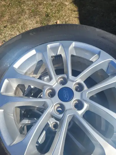 Tires and rims in good shape. Came off a ford excape 2020. With sensors. Wanting 150 bucks.
