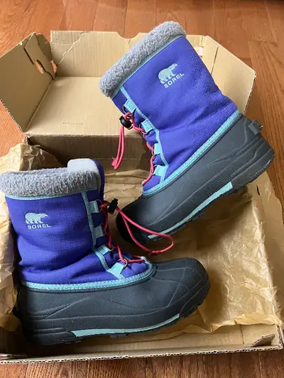 Sorel Snow Boots excellent condition ORIG $120 NOW $20 no tax!!, View more
