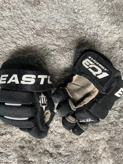 Youth Easton hockey gloves, View more