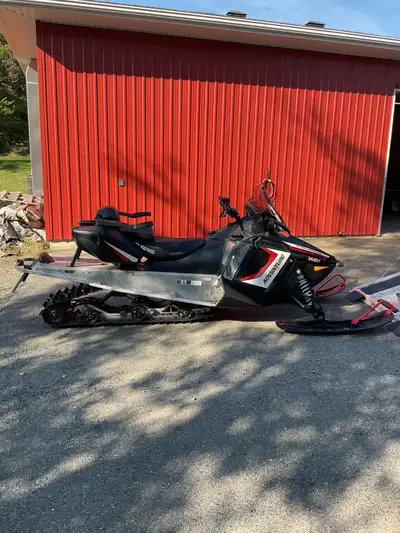 2016 Polaris Indy Adventure 550 fan, long track 155, 2 up seat with saddlebags, wide skis, studded t...