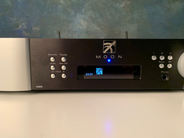 Simaudio Moon 390 Network Player/Pre amplifier in General Electronics in City of Halifax - Image 3