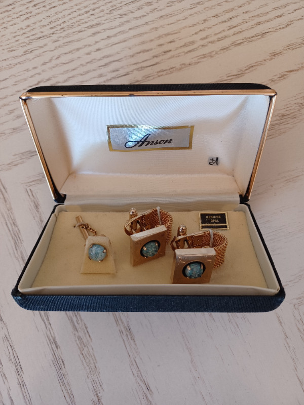 Vintage mesh wraparound cufflinks & tie pin with Genuine opal in Jewellery & Watches in Kawartha Lakes