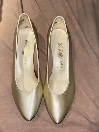 Wedding women shoes 7.5B, View more