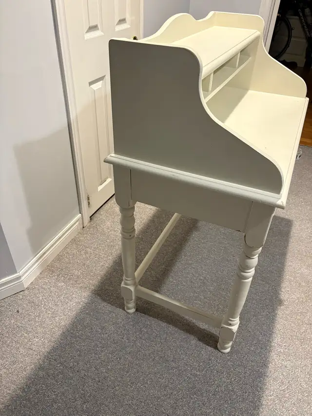 antique desk in Desks in Markham / York Region - Image 5