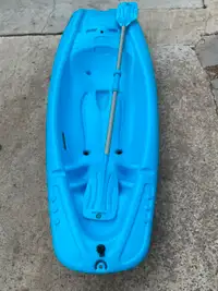Children’s kayak paddling