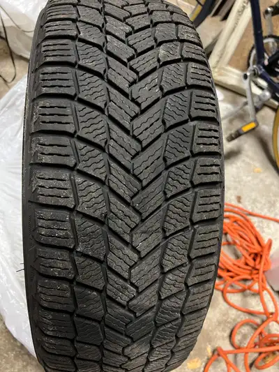 Bought new in 2022, used on a Toyota Sienna vehicle. Check pictures, they are in excellent condition...