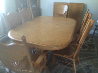 Large oak dining room table with 6 chairs