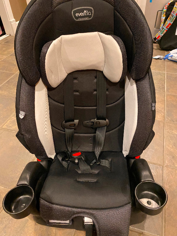 Evenflo car seat in Strollers, Carriers & Car Seats in Vernon