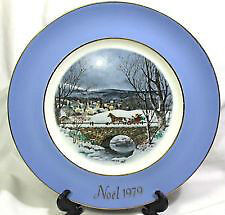Avon Christmas Plate in Arts & Collectibles in Dartmouth