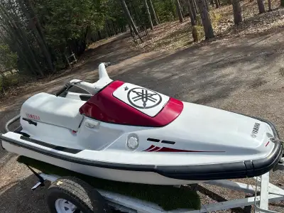Classic bulletproof 1996 650cc Yamaha Waverunner lll. Well cared for, very clean and runs like new....