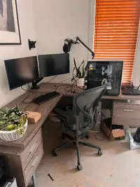 Large corner computer desk for sale must disassemble and take.