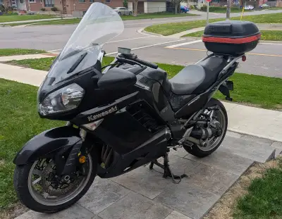 includes trunk luggage and oversized windshield LOW MILEAGE