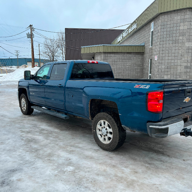 2015 CHEVROLET 3500 4x4 Z71 LONGBOX CREWCAB in Cars & Trucks in Prince George - Image 2