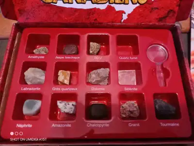 Roche et minéraux canadien. Manque seulement le quartz fumé