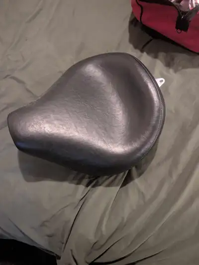 Brand New black leather Yamaha motorcycle Seat compatible with various Yamaha V Star 650 Classic mod...