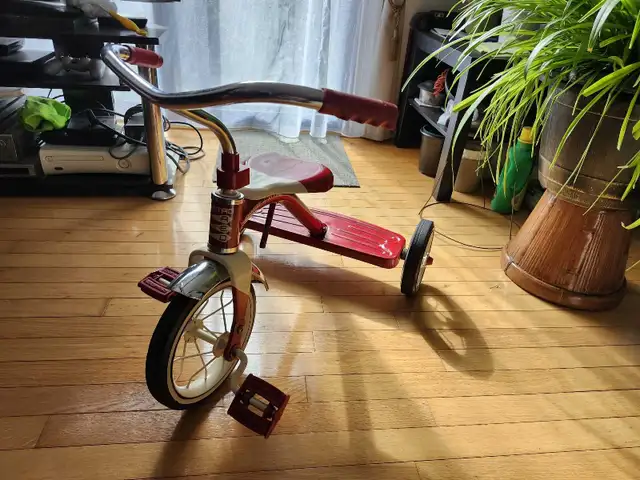 Radio Flyer Tricycle  in Kids in City of Toronto - Image 7