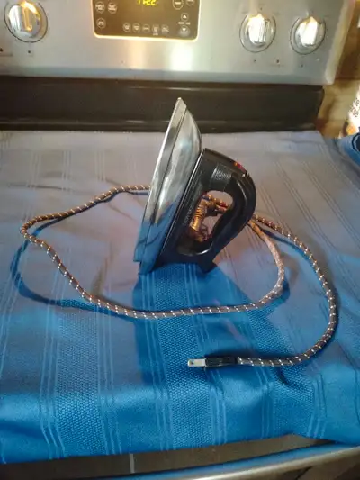 A VINTAGE IRONMASTER 1939 REGISTERED 1939 PATTENED. 1939 MODEL-A-4 EXCELLENT WORKING CONDITION A REA...