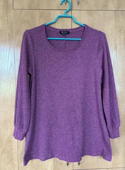 Femmes MEDIUM sauf 2 pantalons (S et L) comme neufs à 8$ ch – DI, View more