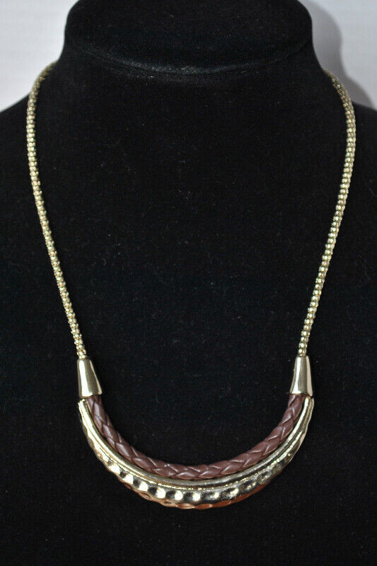 5 BEAUTIFUL NECKLACES in Arts & Collectibles in Ottawa - Image 3