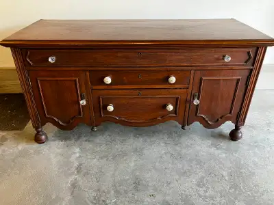 Vaisselier de salle a manger / Dining Room dresser, View more