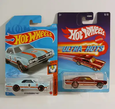 '67 Oldsmobile 442 2 Colour Variations: Gulf - 2021 Hot Wheels Muscle Mania 6/10 Red - 2022 Hot Whee...
