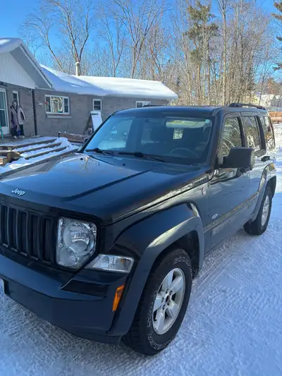 Lady driven LOW LOW KILOMETERS EXCELLENT SHAPE NEEDS BREAKS