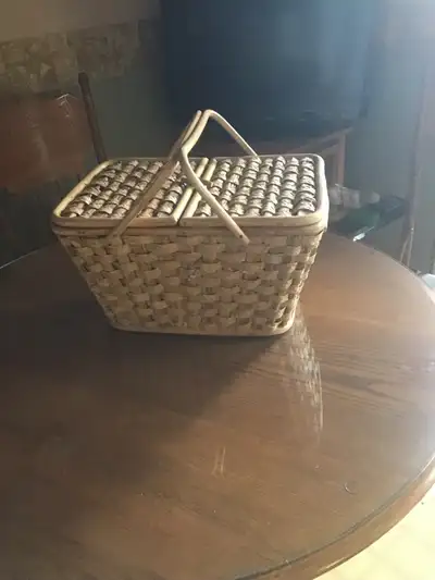 panier à pique-nique en rotin,très propre , View more