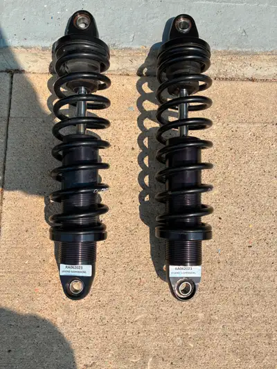 Used Legends 13 Inch rear shocks. Used on a 2017 Street Glide for about two years. Bought in Sturgis...